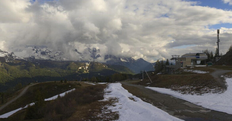 Webcam Folgarida-Marilleva  (Skiarea Campiglio Dolomiti di Brenta - Val di Sole Val Rendena) - Seggiovia Malghette 