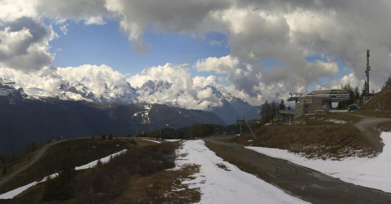 Webcam Folgarida-Marilleva  (Skiarea Campiglio Dolomiti di Brenta - Val di Sole Val Rendena) - Seggiovia Malghette 