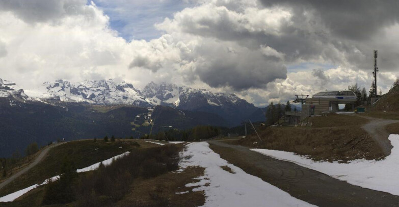 Webcam Folgarida-Marilleva  (Skiarea Campiglio Dolomiti di Brenta - Val di Sole Val Rendena) - Seggiovia Malghette 
