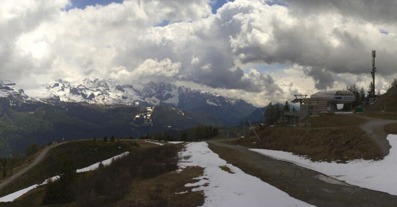 Webcam Folgarida-Marilleva  (Skiarea Campiglio Dolomiti di Brenta - Val di Sole Val Rendena) - Seggiovia Malghette 