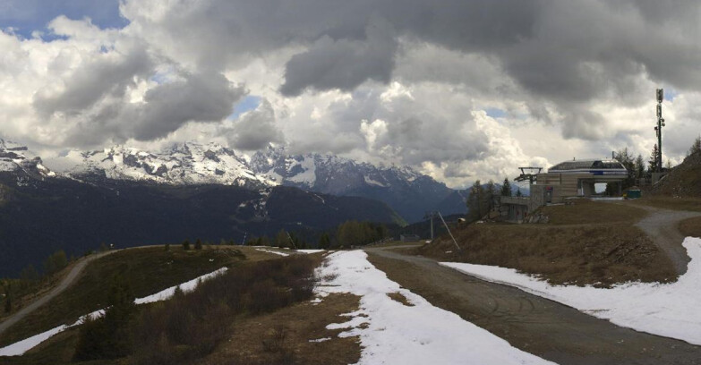 Webcam Folgarida-Marilleva  (Skiarea Campiglio Dolomiti di Brenta - Val di Sole Val Rendena) - Seggiovia Malghette 