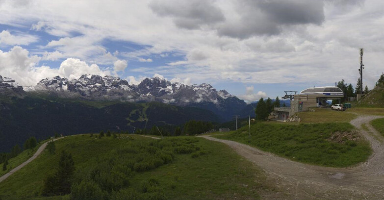 Webcam Folgarida-Marilleva  (Skiarea Campiglio Dolomiti di Brenta - Val di Sole Val Rendena) - Seggiovia Malghette 