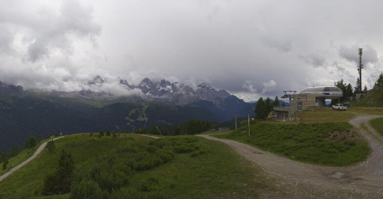 Webcam Folgarida-Marilleva  (Skiarea Campiglio Dolomiti di Brenta - Val di Sole Val Rendena) - Seggiovia Malghette 