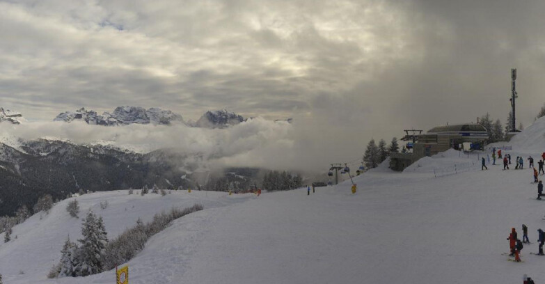 Webcam Folgarida-Marilleva  (Skiarea Campiglio Dolomiti di Brenta - Val di Sole Val Rendena) - Seggiovia Malghette 