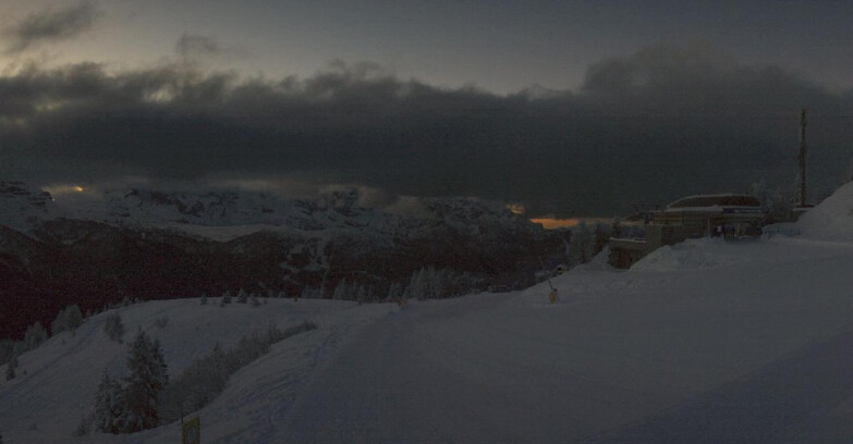 Webcam Folgarida-Marilleva  (Skiarea Campiglio Dolomiti di Brenta - Val di Sole Val Rendena) - Seggiovia Malghette 
