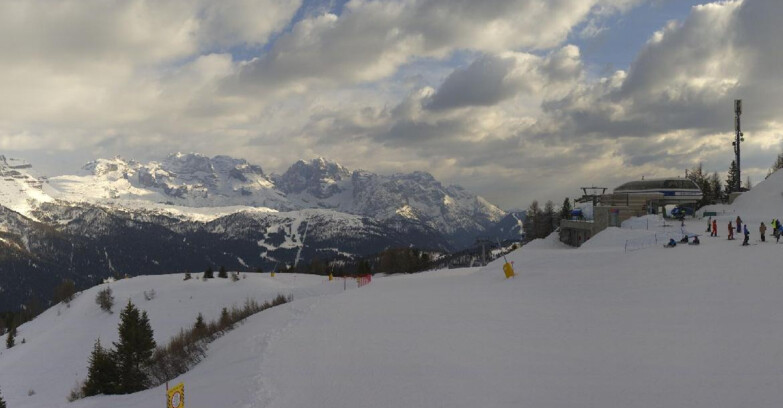 Webcam Folgarida-Marilleva  (Skiarea Campiglio Dolomiti di Brenta - Val di Sole Val Rendena) - Seggiovia Malghette 
