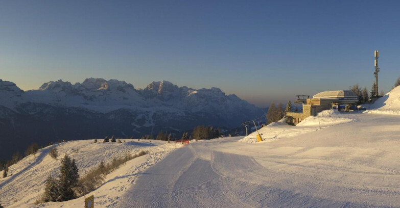 Webcam Ski area Campiglio Dolomiti di Brenta Val di Sole Val Rendena - Seggiovia Malghette 