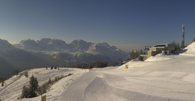 Webcam Ski area Campiglio Dolomiti di Brenta Val di Sole Val Rendena - Seggiovia Malghette 