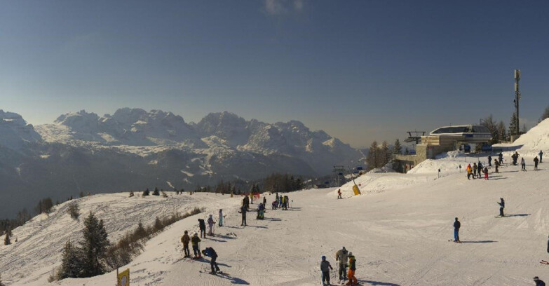 Webcam Ski area Campiglio Dolomiti di Brenta Val di Sole Val Rendena - Seggiovia Malghette 