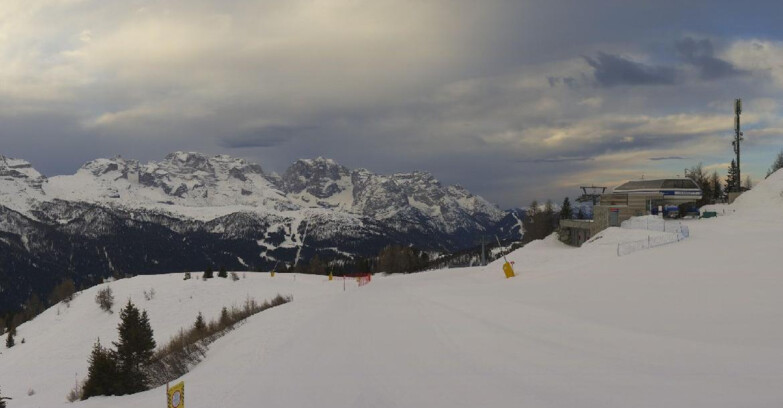 Webcam Ski area Campiglio Dolomiti di Brenta Val di Sole Val Rendena - Seggiovia Malghette 