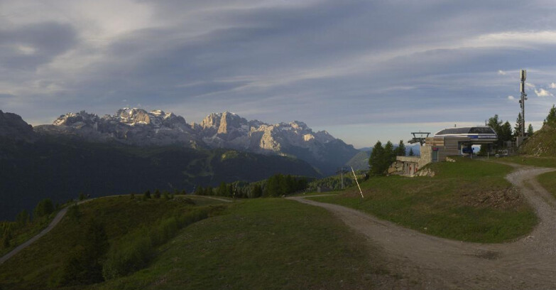 Webcam Ski area Campiglio Dolomiti di Brenta Val di Sole Val Rendena - Seggiovia Malghette 