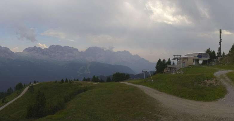Webcam Folgarida-Marilleva  (Skiarea Campiglio Dolomiti di Brenta - Val di Sole Val Rendena) - Seggiovia Malghette 