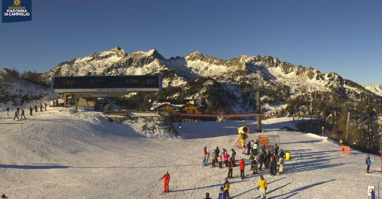 Webcam Folgarida-Marilleva  (Skiarea Campiglio Dolomiti di Brenta - Val di Sole Val Rendena) - Seggiovia Orso Bruno 