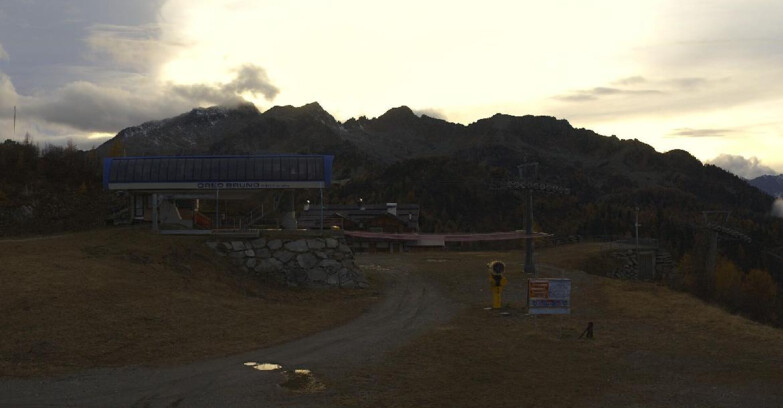 Webcam Ski area Campiglio Dolomiti di Brenta Val di Sole Val Rendena - Seggiovia Orso Bruno 