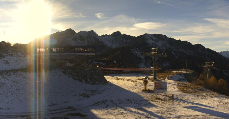 Webcam Ski area Campiglio Dolomiti di Brenta Val di Sole Val Rendena - Seggiovia Orso Bruno 