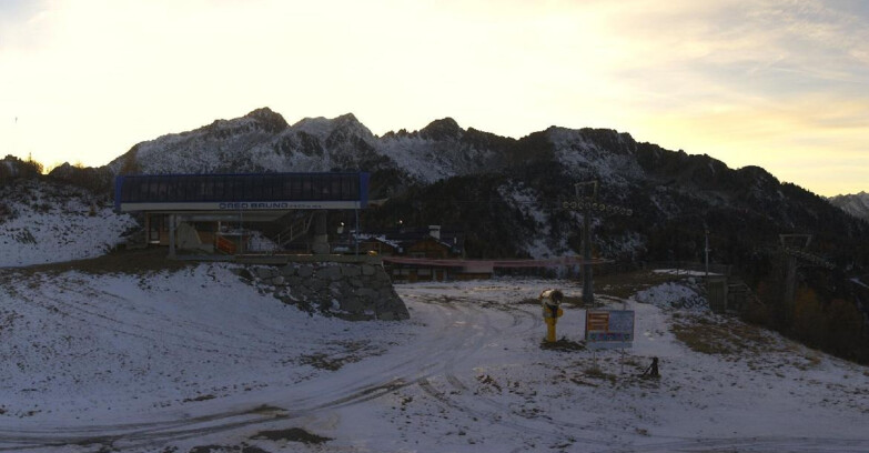 Webcam Ski area Campiglio Dolomiti di Brenta Val di Sole Val Rendena - Seggiovia Orso Bruno 