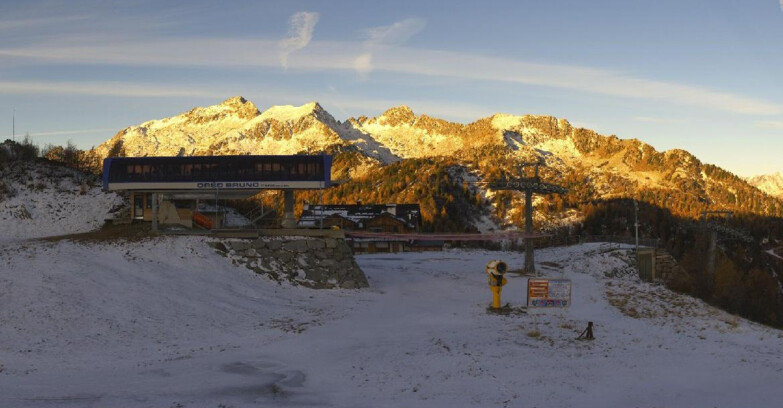 Webcam Ski area Campiglio Dolomiti di Brenta Val di Sole Val Rendena - Seggiovia Orso Bruno 