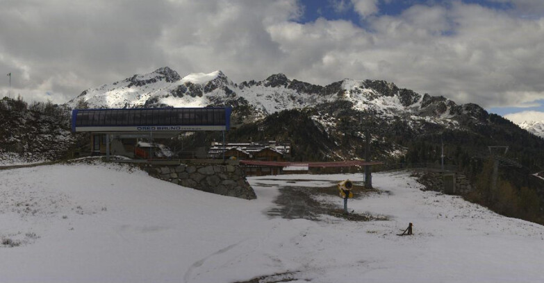 Webcam Skiarea Campiglio Dolomiti di Brenta Val di Sole Val Rendena - Seggiovia Orso Bruno 