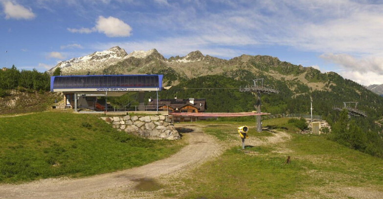 Webcam Folgarida-Marilleva  (Skiarea Campiglio Dolomiti di Brenta - Val di Sole Val Rendena) - Seggiovia Orso Bruno 