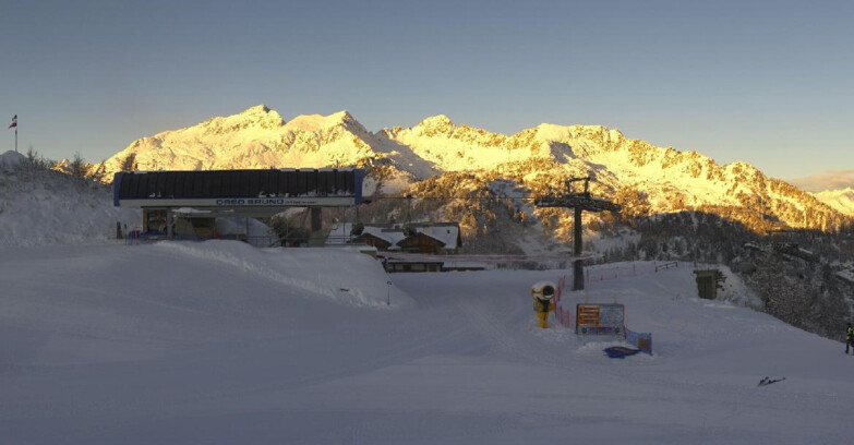 Webcam Skiarea Campiglio Dolomiti di Brenta Val di Sole Val Rendena - Seggiovia Orso Bruno 