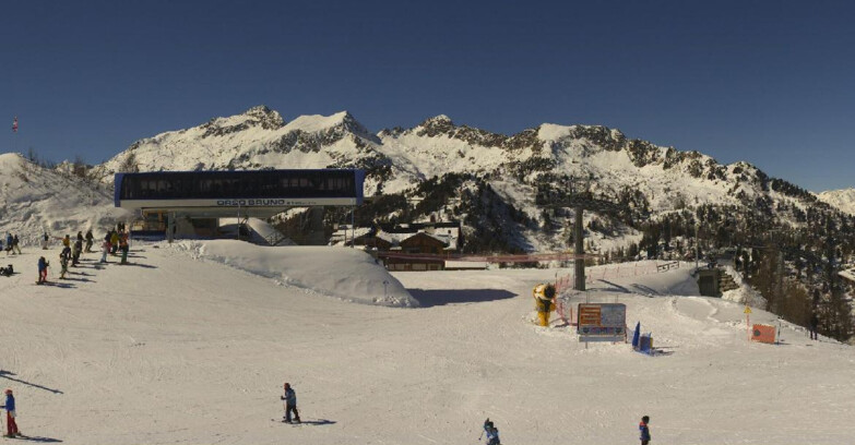 Webcam Skiarea Campiglio Dolomiti di Brenta Val di Sole Val Rendena - Seggiovia Orso Bruno 
