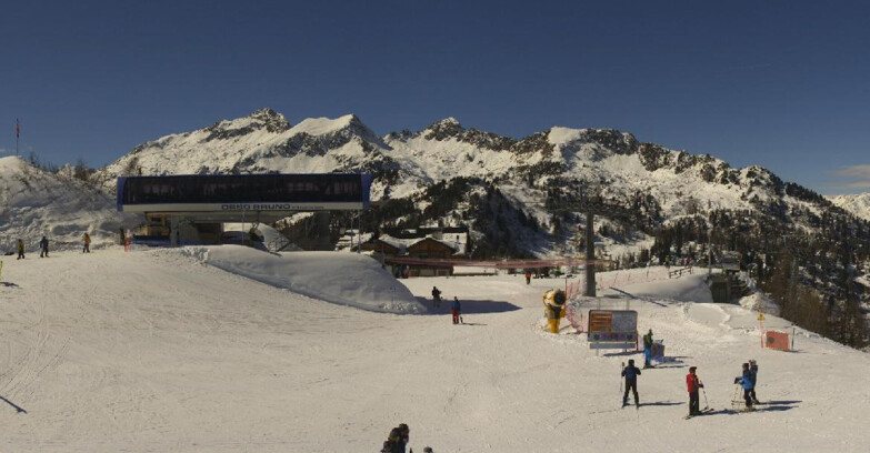 Webcam Skiarea Campiglio Dolomiti di Brenta Val di Sole Val Rendena - Seggiovia Orso Bruno 