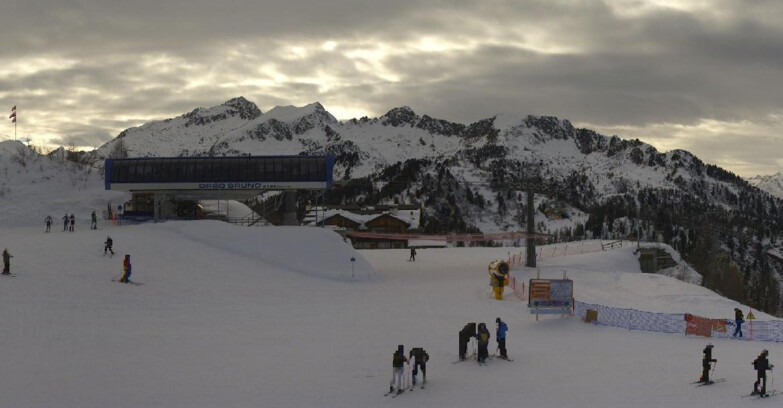 Webcam Skiarea Campiglio Dolomiti di Brenta Val di Sole Val Rendena - Seggiovia Orso Bruno 