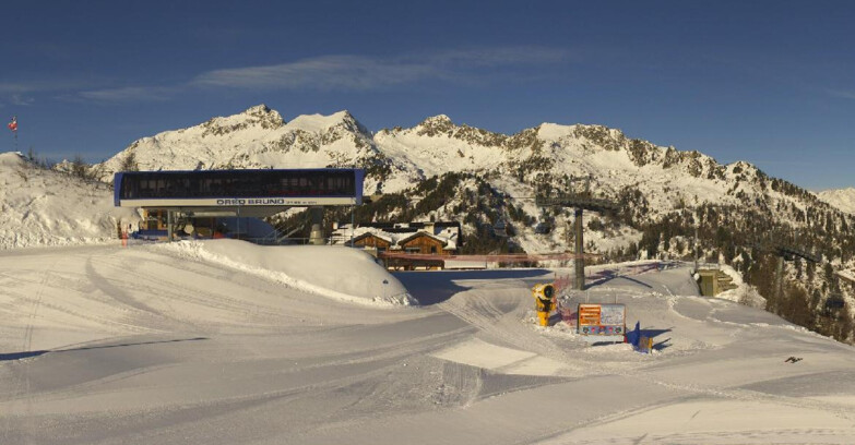 Webcam Skiarea Campiglio Dolomiti di Brenta Val di Sole Val Rendena - Seggiovia Orso Bruno 