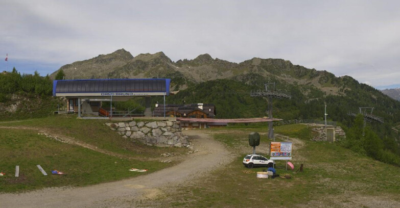 Webcam Skiarea Campiglio Dolomiti di Brenta Val di Sole Val Rendena - Seggiovia Orso Bruno 