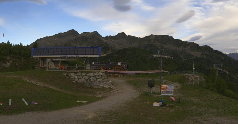 Webcam Skiarea Campiglio Dolomiti di Brenta Val di Sole Val Rendena - Seggiovia Orso Bruno 