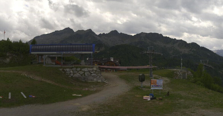 Webcam Folgarida-Marilleva  (Skiarea Campiglio Dolomiti di Brenta - Val di Sole Val Rendena) - Seggiovia Orso Bruno 