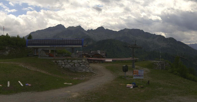 Webcam Folgarida-Marilleva  (Skiarea Campiglio Dolomiti di Brenta - Val di Sole Val Rendena) - Seggiovia Orso Bruno 