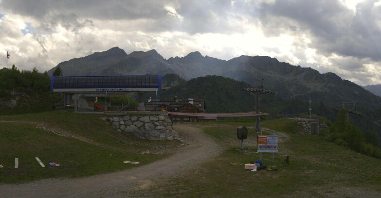 Webcam Folgarida-Marilleva  (Skiarea Campiglio Dolomiti di Brenta - Val di Sole Val Rendena) - Seggiovia Orso Bruno 