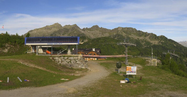 Webcam Folgarida-Marilleva  (Skiarea Campiglio Dolomiti di Brenta - Val di Sole Val Rendena) - Seggiovia Orso Bruno 