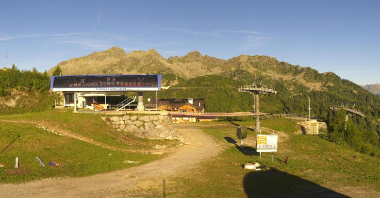 Webcam Ski area Campiglio Dolomiti di Brenta Val di Sole Val Rendena - Seggiovia Orso Bruno 