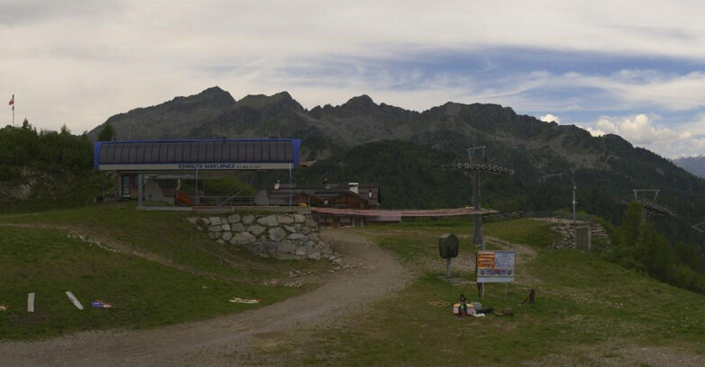 Webcam Skiarea Campiglio Dolomiti di Brenta Val di Sole Val Rendena - Seggiovia Orso Bruno 