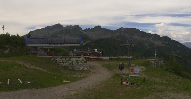 Webcam Skiarea Campiglio Dolomiti di Brenta Val di Sole Val Rendena - Seggiovia Orso Bruno 