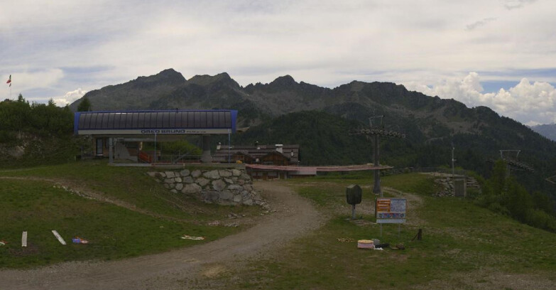 Webcam Skiarea Campiglio Dolomiti di Brenta Val di Sole Val Rendena - Seggiovia Orso Bruno 