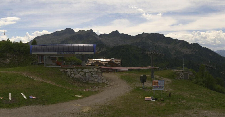 Webcam Skiarea Campiglio Dolomiti di Brenta Val di Sole Val Rendena - Seggiovia Orso Bruno 