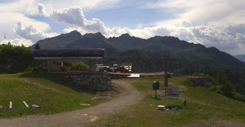 Webcam Skiarea Campiglio Dolomiti di Brenta Val di Sole Val Rendena - Seggiovia Orso Bruno 