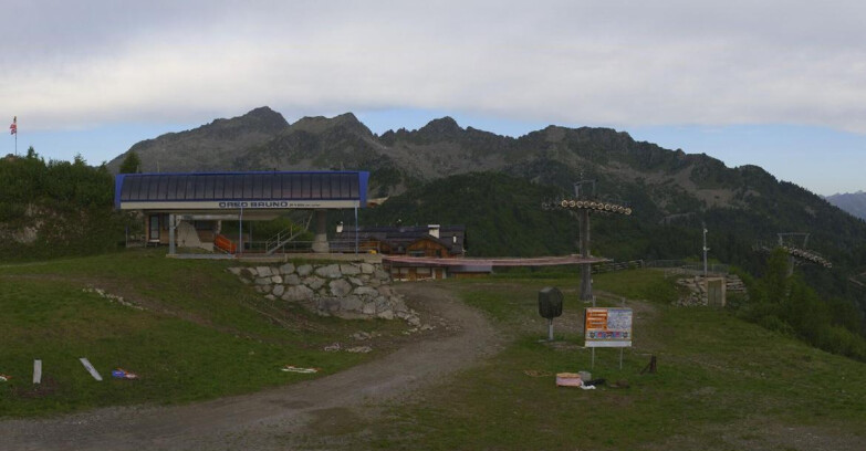 Webcam Skiarea Campiglio Dolomiti di Brenta Val di Sole Val Rendena - Seggiovia Orso Bruno 