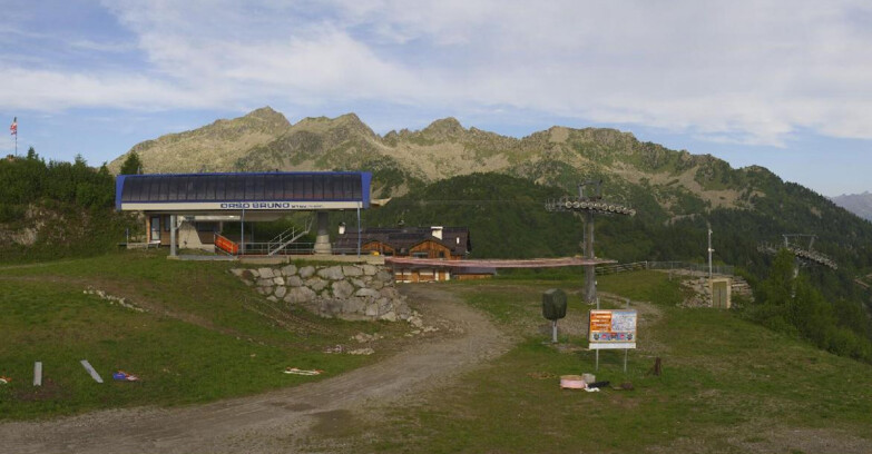 Webcam Skiarea Campiglio Dolomiti di Brenta Val di Sole Val Rendena - Seggiovia Orso Bruno 