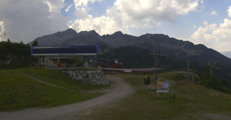 Webcam Folgarida-Marilleva  (Skiarea Campiglio Dolomiti di Brenta - Val di Sole Val Rendena) - Seggiovia Orso Bruno 