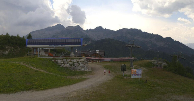 Webcam Folgarida-Marilleva  (Skiarea Campiglio Dolomiti di Brenta - Val di Sole Val Rendena) - Seggiovia Orso Bruno 