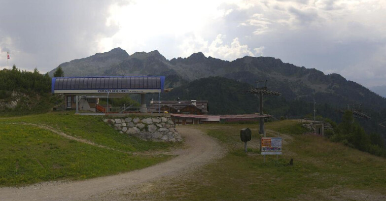 Webcam Folgarida-Marilleva  (Skiarea Campiglio Dolomiti di Brenta - Val di Sole Val Rendena) - Seggiovia Orso Bruno 