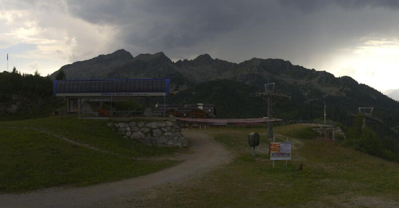 Webcam Folgarida-Marilleva  (Skiarea Campiglio Dolomiti di Brenta - Val di Sole Val Rendena) - Seggiovia Orso Bruno 