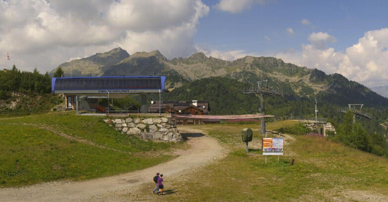 Webcam Ski area Campiglio Dolomiti di Brenta Val di Sole Val Rendena - Seggiovia Orso Bruno 