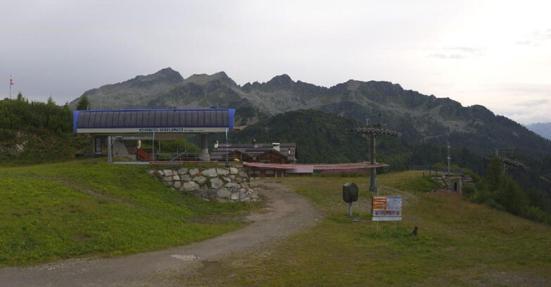 Webcam Ski area Campiglio Dolomiti di Brenta Val di Sole Val Rendena - Seggiovia Orso Bruno 