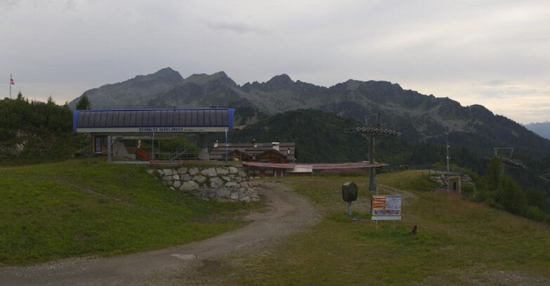 Webcam Ski area Campiglio Dolomiti di Brenta Val di Sole Val Rendena - Seggiovia Orso Bruno 
