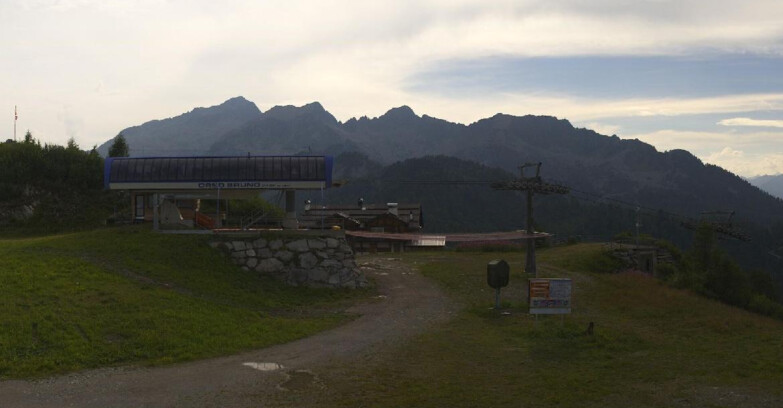 Webcam Ski area Campiglio Dolomiti di Brenta Val di Sole Val Rendena - Seggiovia Orso Bruno 